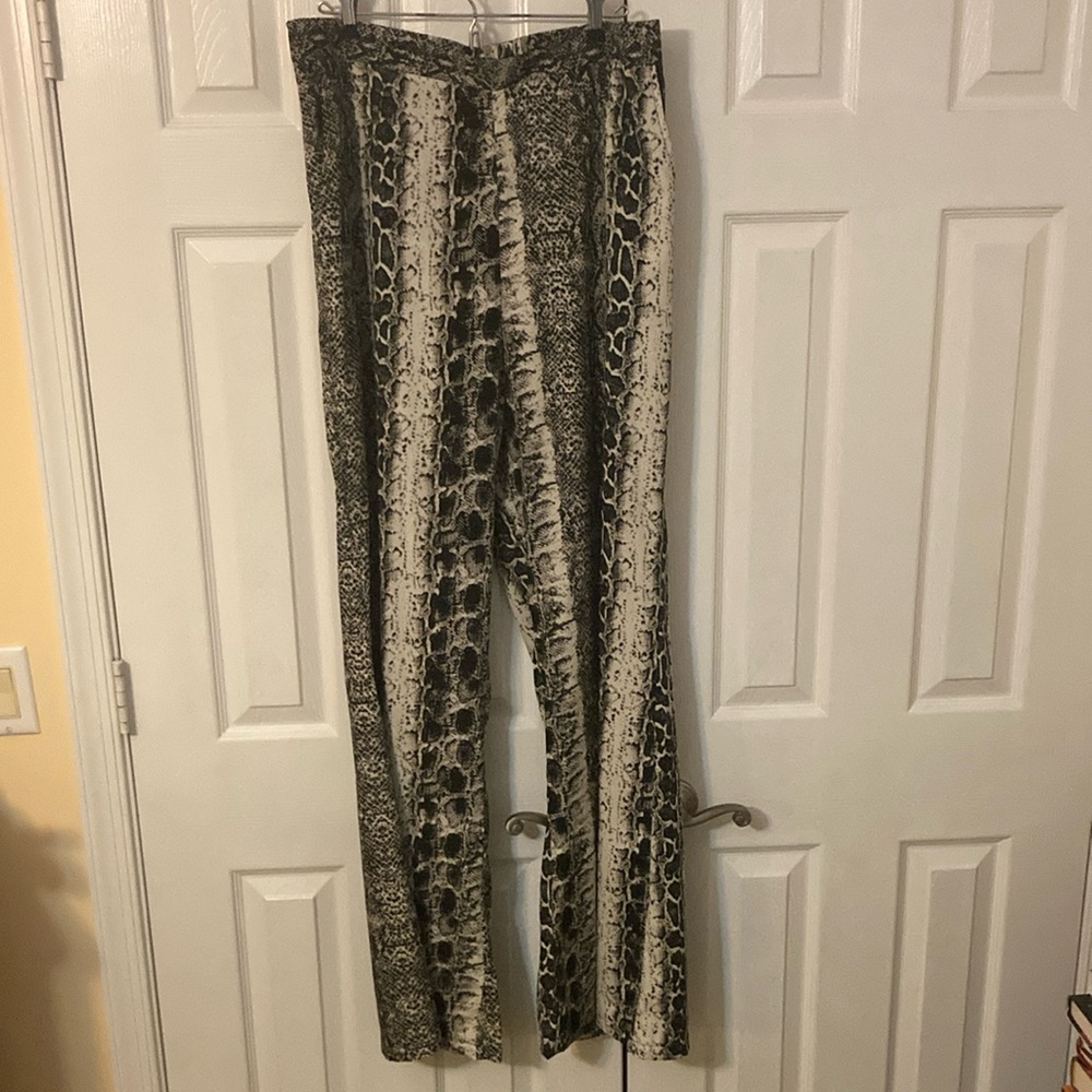 Boohoo wide leg Snakeskin Print Pants, size 12